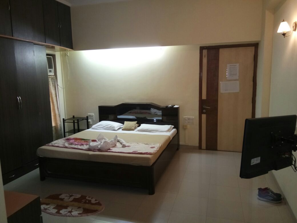 4 BHK Fully Furnished in Jasmine CHS , Bandra East